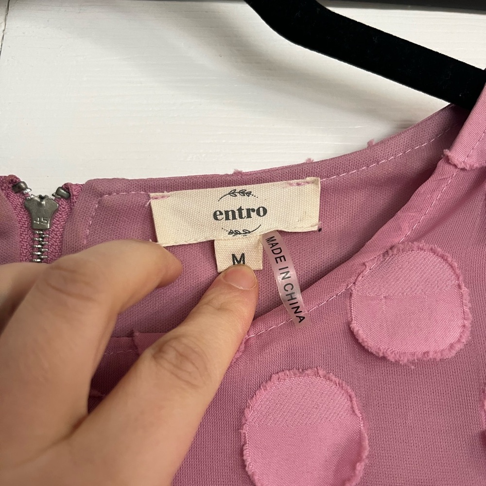 🔥3/$15🔥 Entro Dot Blouse - Picture 2 of 4